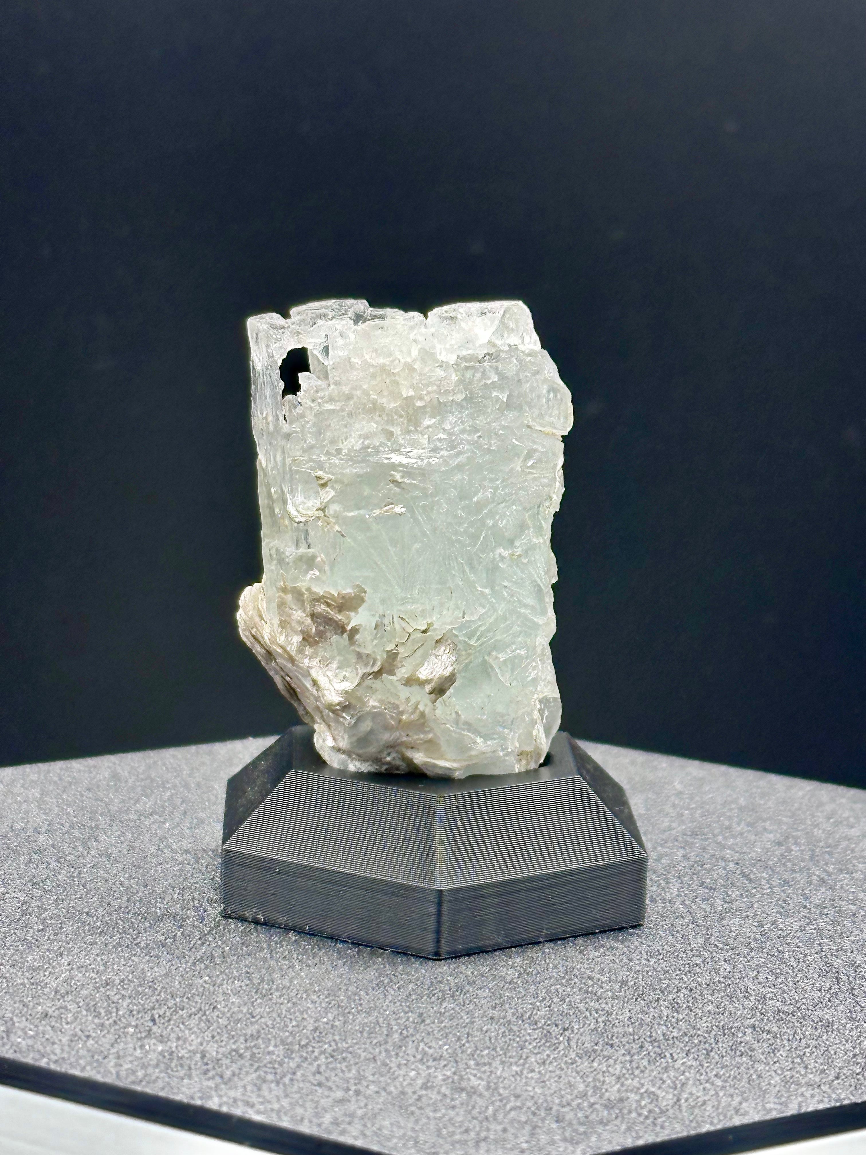 Etched Aquamarine on Mica – Pakistan
