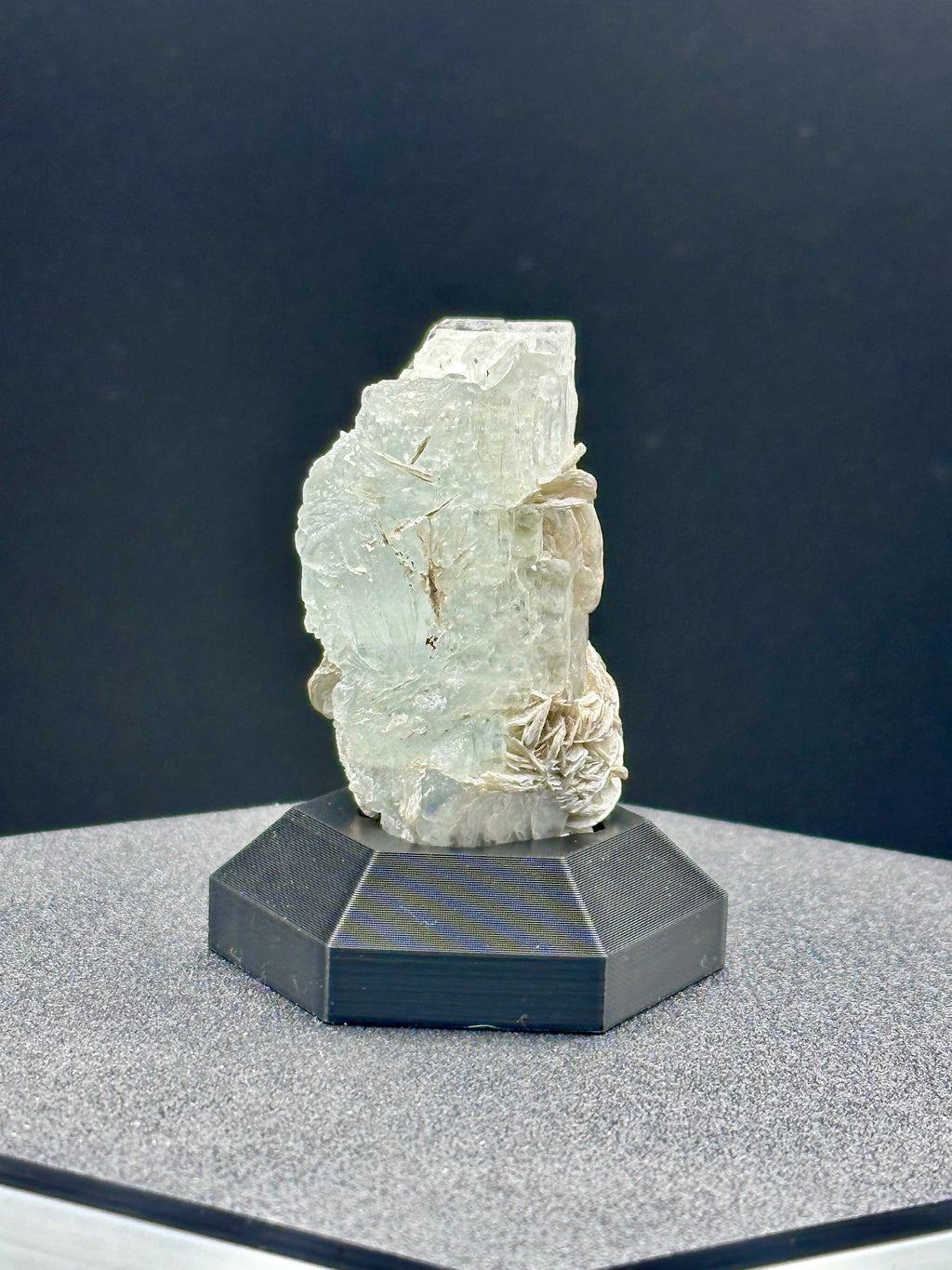 Etched Aquamarine on Mica – Pakistan