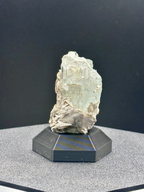 Etched Aquamarine on Mica – Pakistan