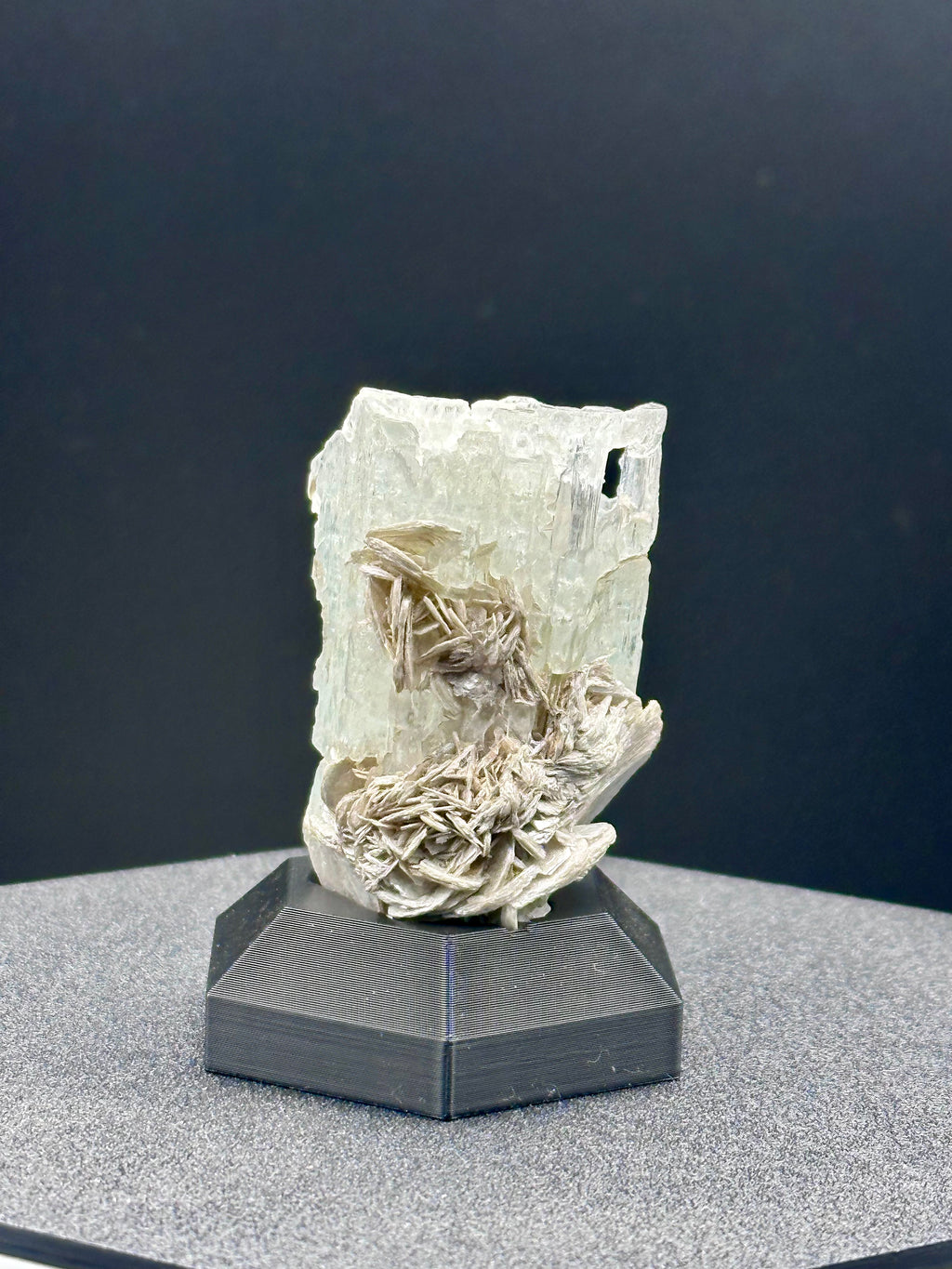 Etched Aquamarine on Mica – Pakistan