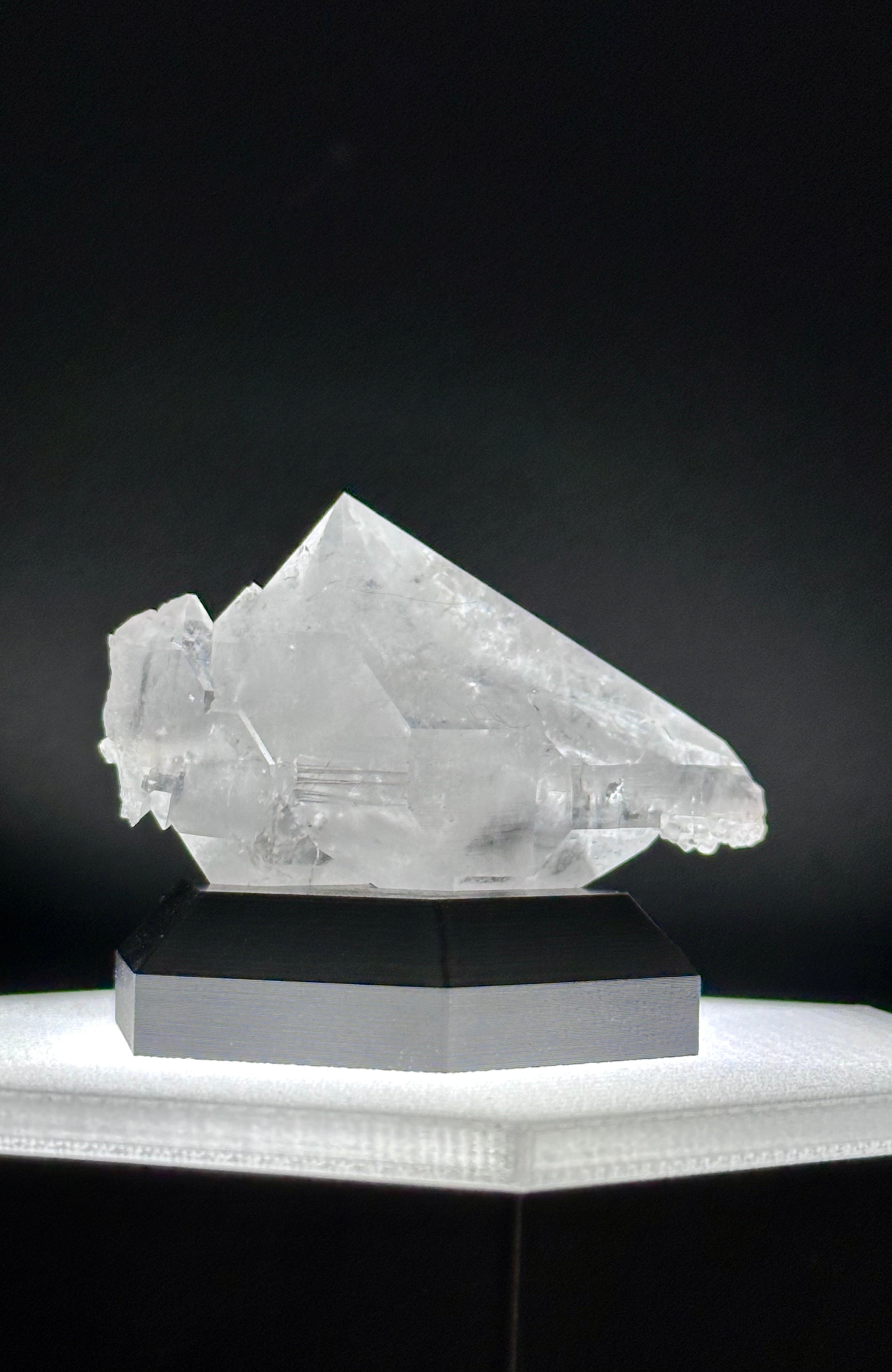 Faden Quartz “Star Destroyer” w/ Illuminated HexRiser – Pakistan